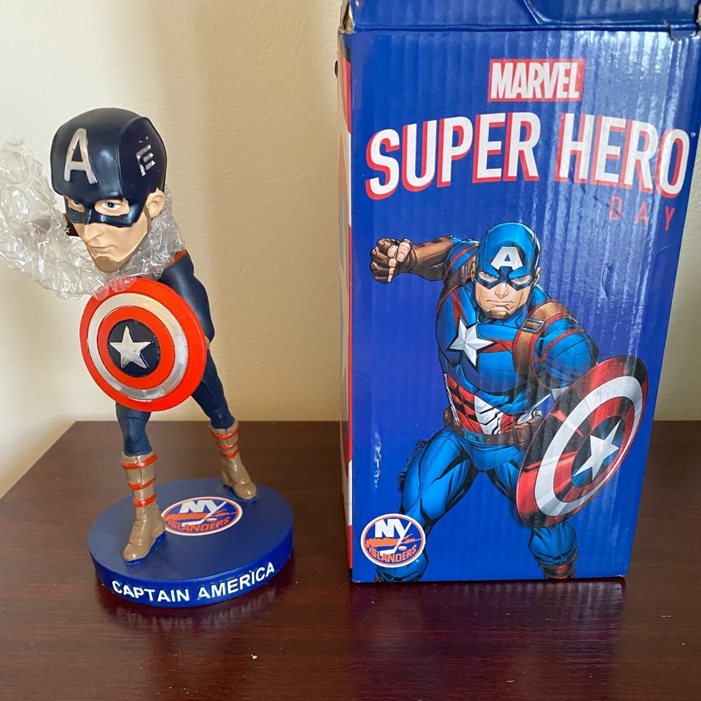 2020 NY Islanders Captain America bobble head